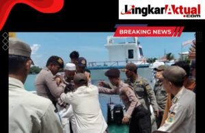 Polsek Kepulauan Seribu Utara Bantu Penumpang dan Jaga Keamanan di Dermaga Wisata
