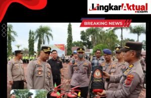 “Kapolres Nias Pimpin Apel Siaga Hari Buruh dan Cek Kesiapan Pasukan Dalmas”