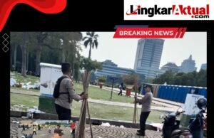 Personel Polri Sigap Bersih-bersih Kawasan Monas Usai May Day Fiesta