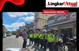 Petugas Gabungan Tertibkan Pusat Pasar Kabanjahe, Lalu Lintas Terpantau Lancar.