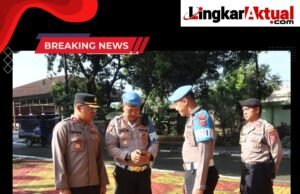 Cegah Judol Dan Pinjol, Kompol Sosialisman Periksa Handphone Anggota Polres Purwakarta