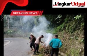 “Polsek Simpang Empat Dan Warga Desa Torong Gelar Gotong Royong Bersihkan Lingkungan”