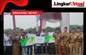Bupati Bekasi Serahkan Jamsostek dan Sarpras untuk Nelayan dan Pembudidaya