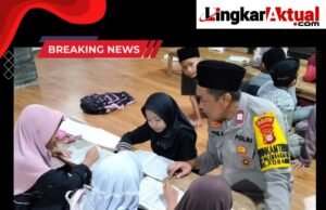 Lewat Program Ngajar Ngaji, Bhabinkamtibmas Polsek Teluknaga Tanamkan Nilai Kamtibmas pada Santri