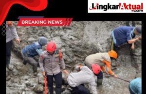 Tim Sar Sat Brimob Polda Jabar Bantu Pencarian Korban Banjir Bandang di Lembang