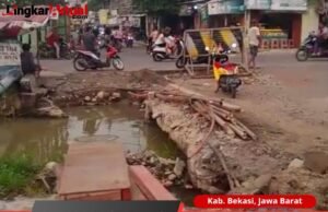 Pembongkaran Jembatan di Perempatan SMPN 1 Sukatani Telah Menimbulkan Keresahan di Kalangan Masyarakat. Proyek yang Dikerjakan oleh CV. Tiga Putri Wijaya Utama Kini Mangkrak
