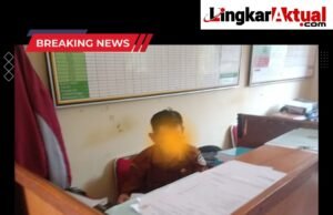 Sungguh Ironis…!!! Seorang Oknum Guru SMPN 3 Bojong, Tidak Memiliki Etika Sebagai Pengajar, dalam Perbuatan nya Mencoba Menghalangi Tugas Awak Media Saat Konfirmasi Terkait Pagar Sekolah yang Roboh