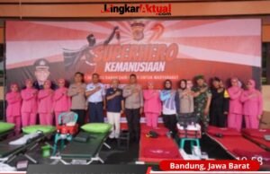 Polisi Bersama Bhayangkari serta Elemen Masyarakat dan Mahasiswa Donor Darah Massal Bertajuk “SUPER HERO KEMANUSIAAN”