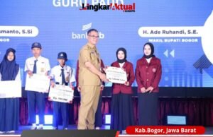 Pemkab Bogor Serahkan Beasiswa Istimewa Untuk Siswa SMP Swasta dan Guru PAUD