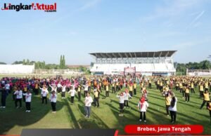 Ribuan Warga Padati Stadion Karangbirahi, Polres Brebes Gelar Olahraga Bersama Sambut Hari Bhayangkara ke-79