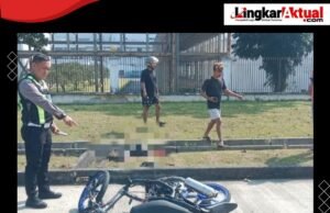 Nahas…!!!! Bergaya Jumping Saat Berkendara, Seorang Pria Tutup Usia Mengalami Kecelakaan Tunggal di Kawasan Delta Silicon 5