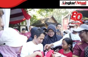 Tanamkan Semangat Kebangsaan, Bupati Purwakarta Bagikan Bendera Merah Putih