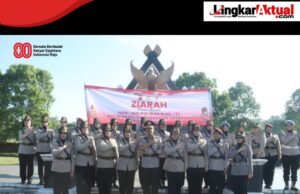 Polwan Polda Jabar Gelar Ziarah dan Tabur Bunga di TMP Cikutra Bandung, Peringati HUT ke-77