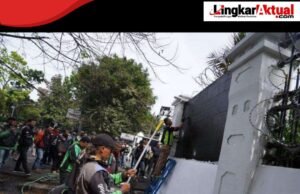Komunitas Ojol Bebersih Kawasan Jalan Diponegoro Bandung