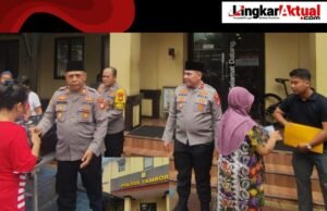 Polsek Tambora Gelar Jum’at Peduli, Bagikan 30 Karung Beras untuk Warga Sekitar