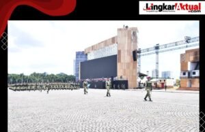 Danpasmar 1 Pimpin Langkah Defile Kontingen TNI AL Pada Geladi Upacara HUT Ke 80 TNI