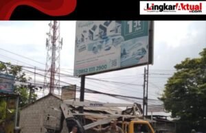 Tak Ada Ampun, Reklame Ilegal di Bandung Dibongkar Satgas Gabungan