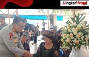 Kapolres Tanah Karo Melayat di Acara Adat Dukacita Atas Berpulangnya Ketua LSM ABRI Kabupaten Karo Roy Barus