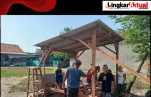 Untuk Meningkatkan Sistem Keamanan Lingkungan PEMDES Sukaraya Bangun Sejumlah Pos Ronda
