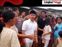 Bupati Bekasi Ade Kuswara Kunjungi Warga Terdampak Banjir di Kampung Elo, Desa Sukamanah Kec. Sukatani Kab. Bekasi