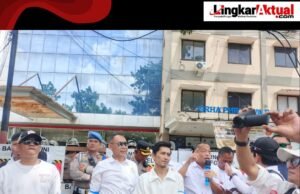 Dualisme Memanas, Massa Segel Kantor Kadin Jabar: “Status Quo Sampai Pusat Bersikap!”