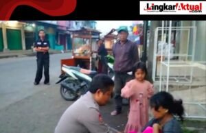 Polisi Bantu Warga Melahirkan di Pinggir Jalan, Ibu dan Bayi Selamat