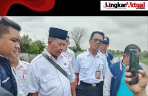 Kades Sukamekar Jayadi Tinjau Tanggul Sungai Bekasi yang Rawan Jebol
