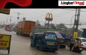 Banjir di Jalan Nasional Karawang: Rakyat Tercekik, PUPR Membisu