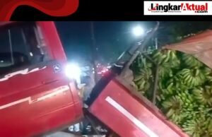 Mobil PickUp Bermuatan Pisang Alami Patah Sasis Saat Hendak Menanjak di Jembatan Perempatan SMPN 1 Sukatani