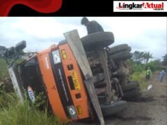 Diduga Langgar Aturan, Mobil Proyek Nyasar ke Area Terlarang hingga Terguling