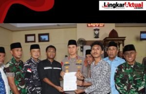 Kapolda Maluku Pimpin Perdamaian Warga Fiditan Tual, Senjata Tajam dan Molotov Diserahkan Warga