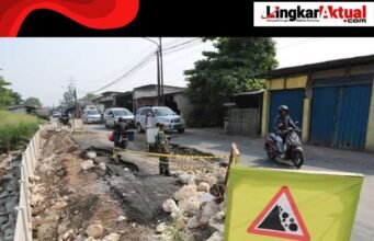 Plt. Bupati Asep Surya Atmaja Pastikan Tiga Titik Jalan Amblas di Cibitung Segera Diperbaiki