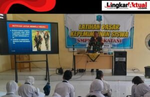 Babinsa Desa Sukamanah Pelda Agus Harjanto Berikan Latihan Dasar Kepemimpinan kepada Siswa dan Siswi SMPN 2 Sukamanah