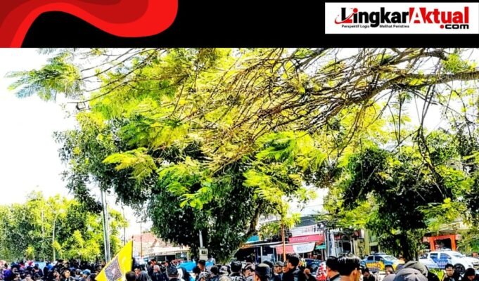 Ratusan Warga PSHT Datangi DPRD dan KONI Kabupaten Blitar, Tuntut Kepastian Sikap Pemerintah