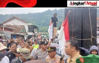 Ratusan Warga Banjaranyar Demo, Tuntut Kades Mundur dari Jabatan