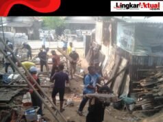 Kades Sumber Urip H. Jajang S dan Kadus 03 Mahfud Gerak Cepat Bangun Rumah Warga Tidak Mampu yang Hampir Roboh