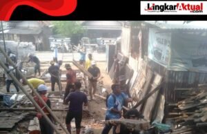 Kades Sumber Urip H. Jajang S dan Kadus 03 Mahfud Gerak Cepat Bangun Rumah Warga Tidak Mampu yang Hampir Roboh