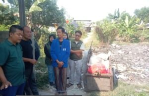 Warga Perumahan Villa Kencana Cikarang Keluhkan Tumpukan Sampah di Tengah Permukiman, Cakades Karangsentosa Ahmad Surachman Angkat Bicara