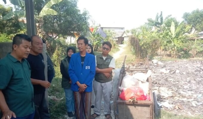 Warga Perumahan Villa Kencana Cikarang Keluhkan Tumpukan Sampah di Tengah Permukiman, Cakades Karangsentosa Ahmad Surachman Angkat Bicara
