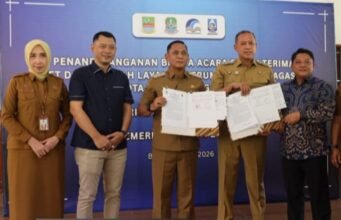 “Penandatangan Aset BUMD Tirta Bhagasasi Kepada Tirta Patriot”