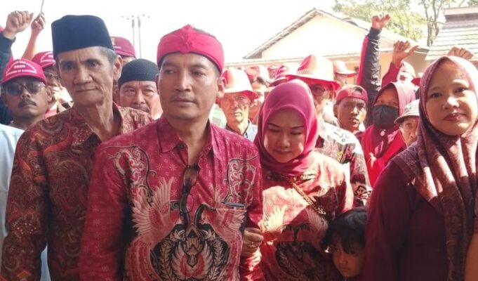 Suhandi IP Daftar Cakades Sukatenang Kec. Sukawangi Dikawal Ribuan Pendukung, Usung Visi “Menuju Perubahan Suka Tenang Baru”