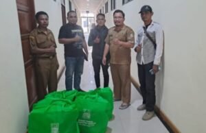 LSM Prabhu Indonesia Jaya Bersama RT dan Tokoh Masyarakat Bersinergi Kawal Penyaluran Bantuan Sembako di Tambelang