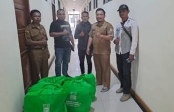 LSM Prabhu Indonesia Jaya Bersama RT dan Tokoh Masyarakat Bersinergi Kawal Penyaluran Bantuan Sembako di Tambelang
