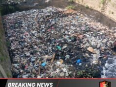 Tumpukan Sampah Tutupi Aliran Sungai Cikendal di Cigondewah Kaler, Kondisi Memprihatinkan Kembali Terjadi