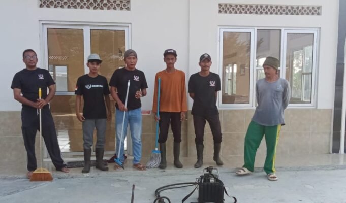 Pimpinan Cabang SC 234 Tambelang Gelar Bakti Sosial “Jumat Bersih” di Masjid Al-Faruq Perum Sukamulya Park Residence