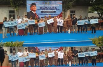 Bantuan Presiden untuk Lansia Bandung becak listrik, tablet dan kaca mata pintar Disalurkan Melalui YGSN