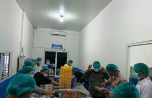 Pastikan Kualitas MBG Terjaga, Polsek Simpang Empat Cek Dapur SPPG Yayasan Muslim Imani Sakinah