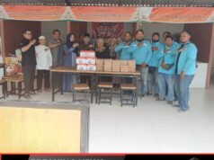Jumat Berkah di Karawang, Food Court Islamic Center Gandeng Driver GOKAR Berbagi Makanan