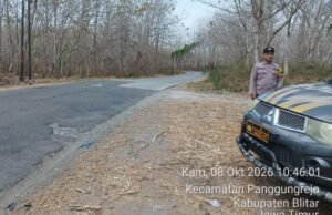 Jajaran Polres Blitar Polsek Panggungrejo Patroli dalam Pencegahan Karhutla di Kawasan Perhutani