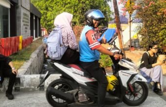 Program GOKAR Sahabat Sekolah Mulai Berjalan, Siswa SMKN 2 Karawang Coba Pesan Driver